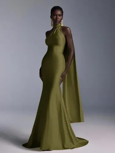 Vestido Longo Sereia Ajustado com Costas Abertas em Estilo Minimalista