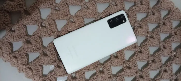 Samsung S20FE usado 