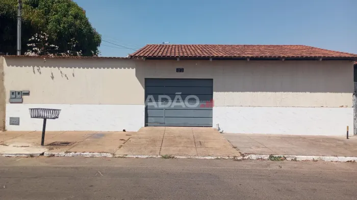 Casa à venda no Bairro Goiá