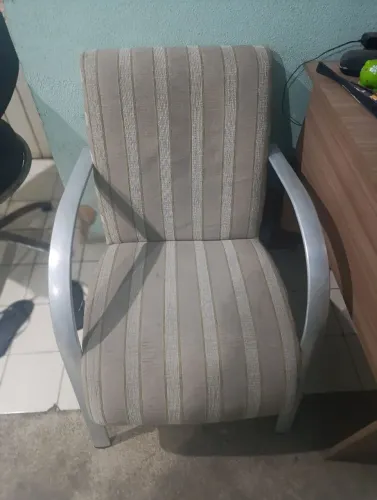 Poltronas com braço em alumínio (  ótimo estado )
