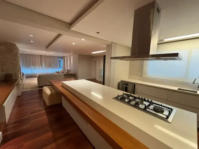 Apartamento para venda possui 192 metros quadrados com 3 quartos