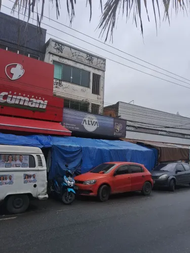 Alugo Conjunto de 8 (oito)Salões no Centro de Santa Cruz.
