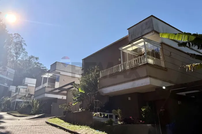 CASA À VENDA EM CONDOMÍNIO NA CASTELÂNEA