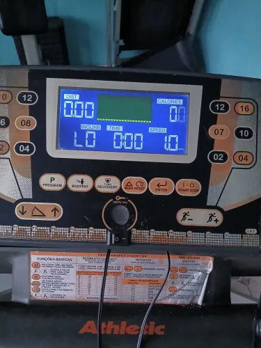 Vendo otima esteira Athletic 520 ee, 