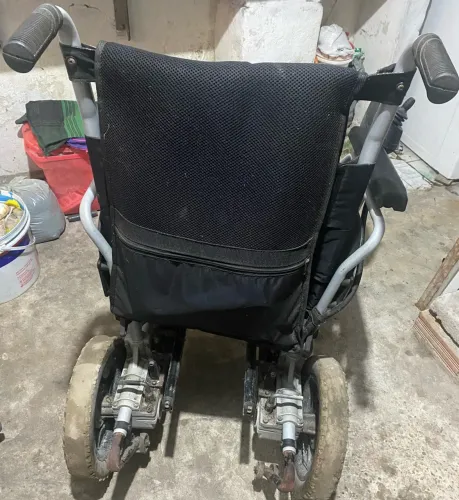 Cadeira de rodas motorizada (aproveitar peças)