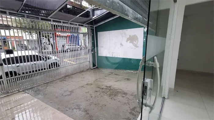 Comercial com 40 de fundos, bom para diversas atividades