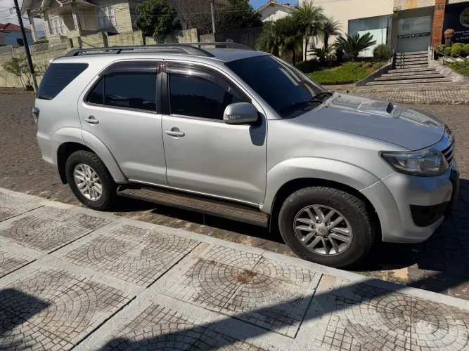 Toyota Hilux SW4 SRV D4-d 4X4 3.0 TDI Dies. AUT 2015