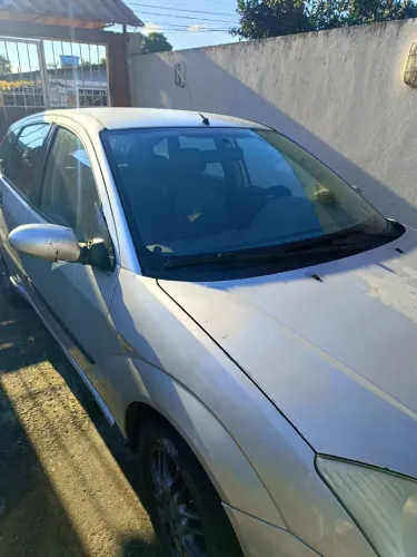 Ford Focus 1.8 16V 5P 2001