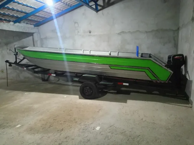 Barco voadeira de 6 metros e motor 40  HP 