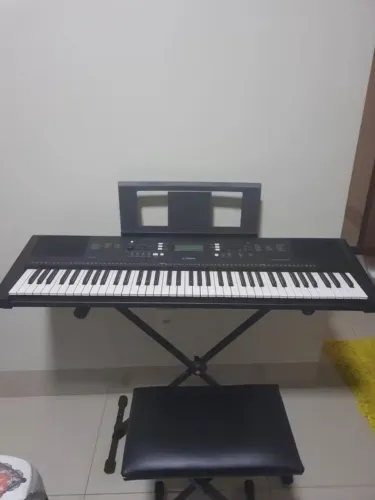 Yamaha PSR-EW300 76 Teclas Semi Novo + Banco e Suporte