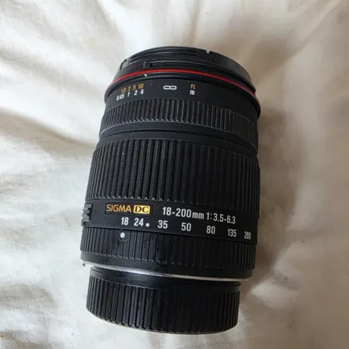 Lente Sigma DC 18-200mm 1:3.5-6.3 para Nikon (engate F)