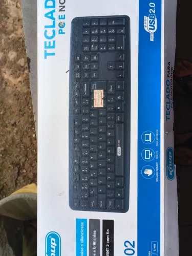 Teclado seminovo