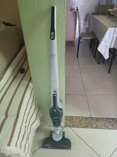 Vassoura elétrica com aspirador muito boa Black Decker 