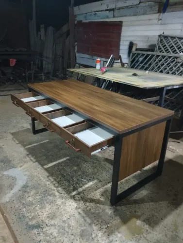 Mesa executiva estilo industrial