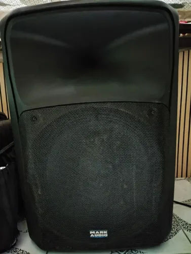 Caixa de som profissional de alta durabilidade e excelente desempenho passiva 500w RMS.