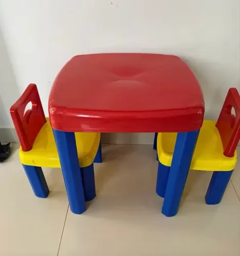 Mesinha com duas cadeiras infantil 