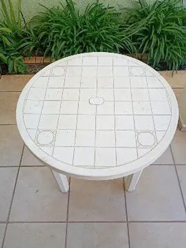 Mesa redonda de plástico