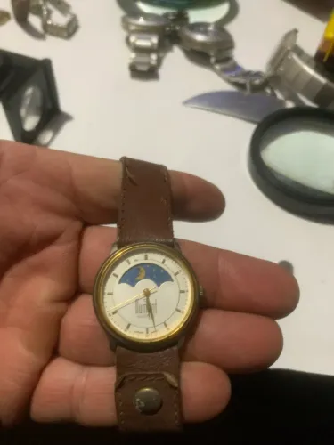 Dumont Quartz com mostrador de fases da lua