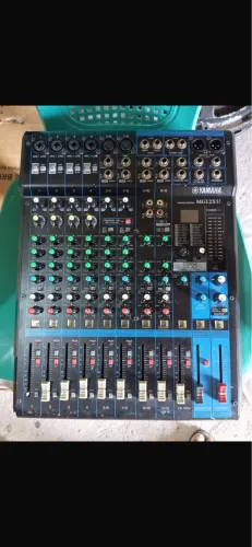 Vendo mesa da yamaha 12 