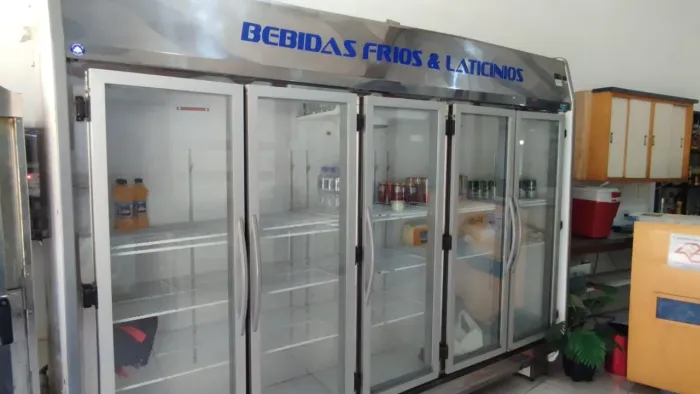 Geladeira de 5 porta e uma cervejeira número pra contato *