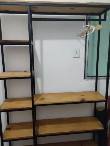 Closet, estante, escrivaninha industriais 