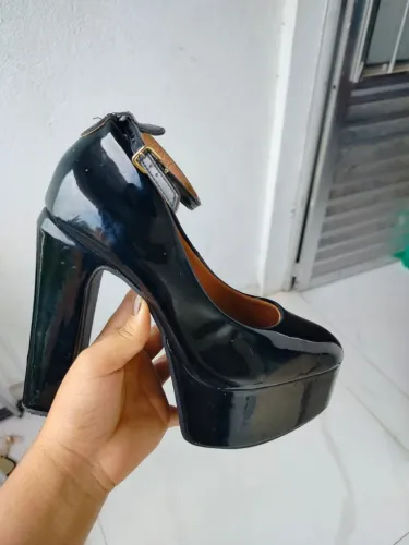 Salto preto, semi-novo - n°36