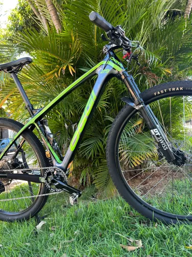 ? OGGI AGILE CARBON 29 ?