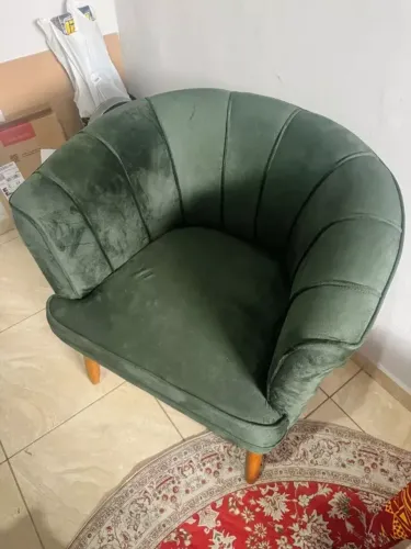 Poltrona Aconchegante para Sala de Estar Tecido Veludo Confortável Pés de Madeira Resisten