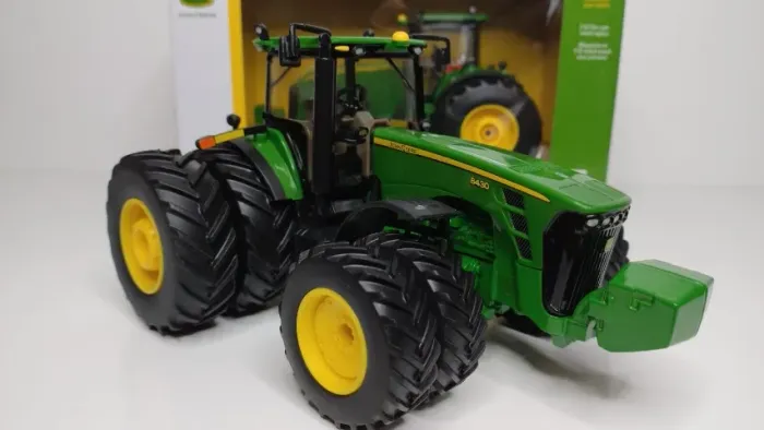 Miniatura Trator John Deere 8430 - Prestige - Escala 1/32