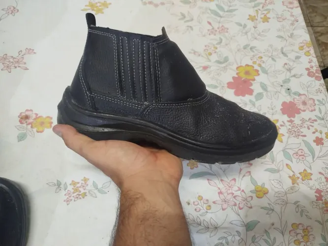 Vendo 2 pares de bota de segurança pra trabalho em excelente estado 