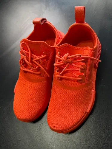 adidas Tênis feminino NMD_r1, tamanho 38, Laranja Impacto / Laranja Impacto