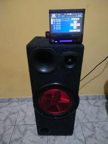 Caixa de som automotivo 