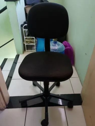Cadeira secretária giratória