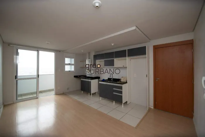 Apartamento semi mobiliado e com sacada para locação no Bairro Olaria
