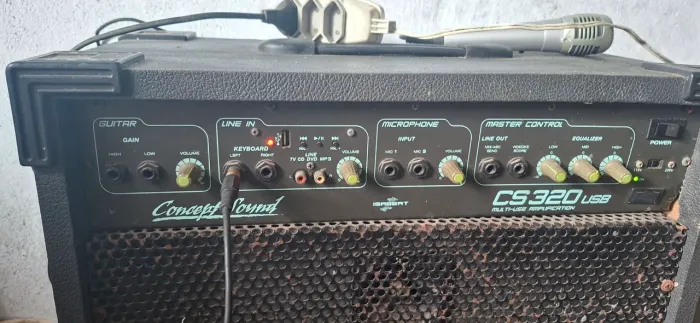 Caixa amplificada multiuso Isabeat Concept Sound CS320 USB