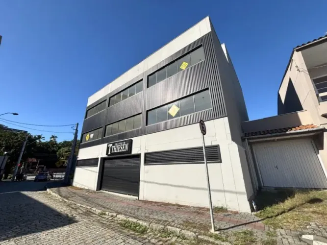 Sala comercial para locação no coração do bairro Garcia!