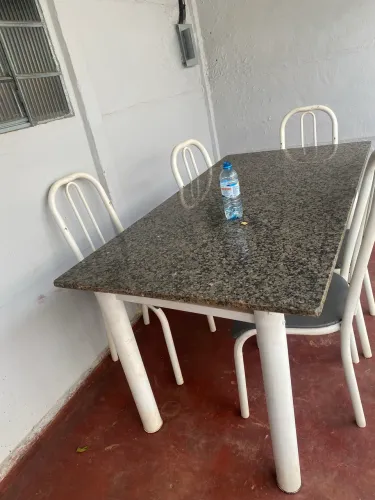 Mesa com 6 cadeira