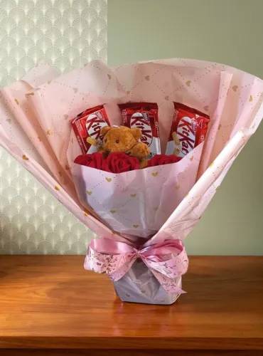 Buquê de Flores Coreano com chocolate e ursinho