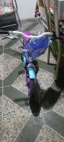 bicicleta para criança precisando de um dono!