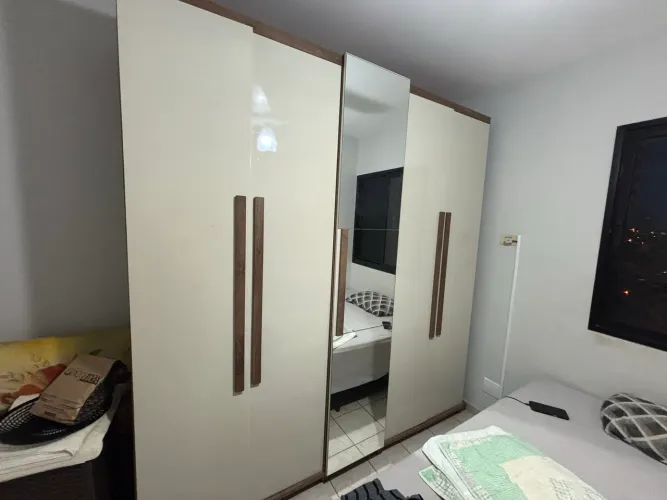 Vende-se Guarda-Roupa de 5 Portas