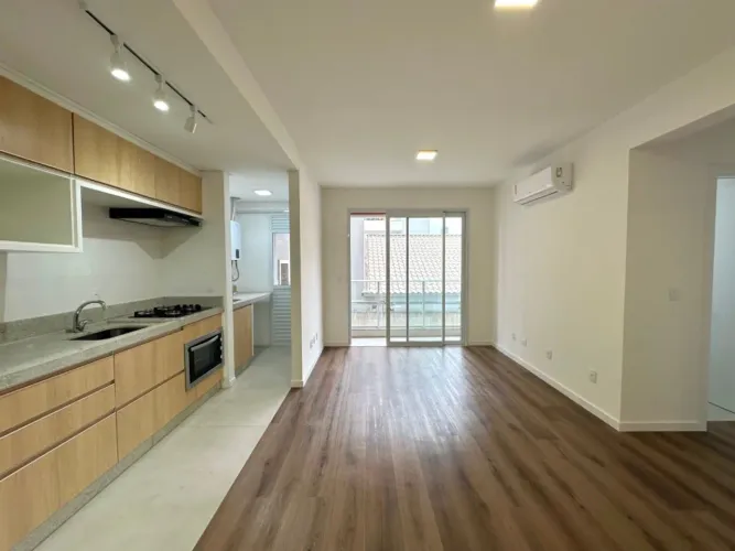 Apartamento com 2 dormitórios para alugar, 67 m² por R$ 5.490,00/mês - Centro - Florianópo