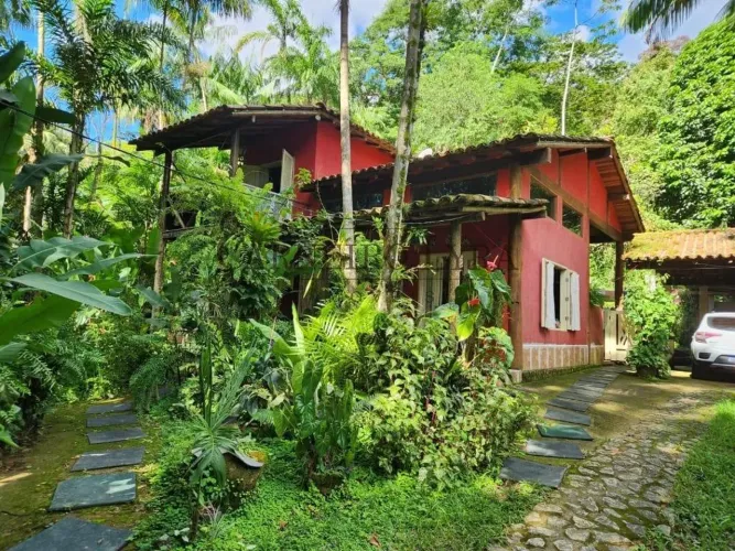 Charmoso Sitio à venda em Paraty-RJ, bairro Pedras Azuis: 2 quartos, 2 suites, 1 sala, 2 b