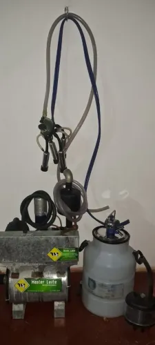 Ordenhadeira balde no pé 