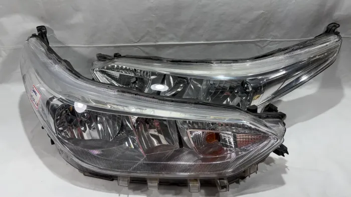 Par de farol Toyota yaris 2018/2021 original