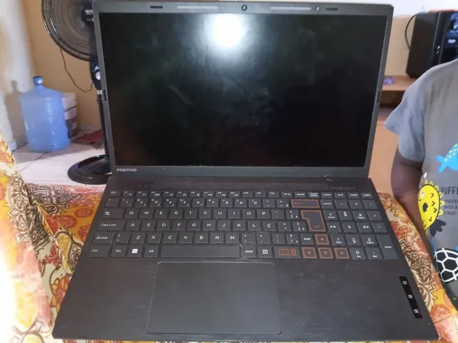 Vende-se notebook marca positivo