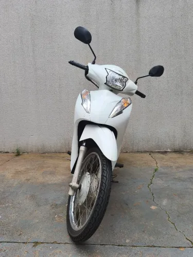 Biz 110i ano 2023 com apenas 8577 km
