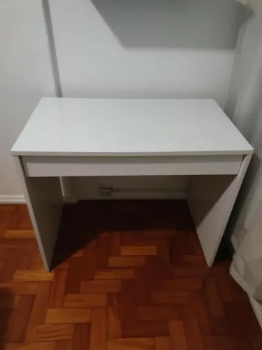 Escrivaninha compacta com gaveta
