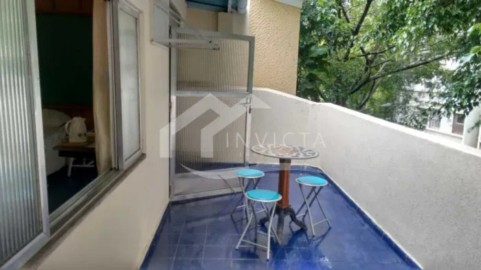 MARAVILHOSA CASA TRIPLEX EM RUA TRANQUILA EM BOTAFOGO!!!