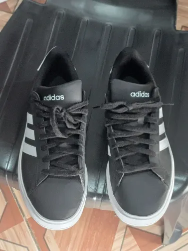 Vendo Tenis Adidas Novo