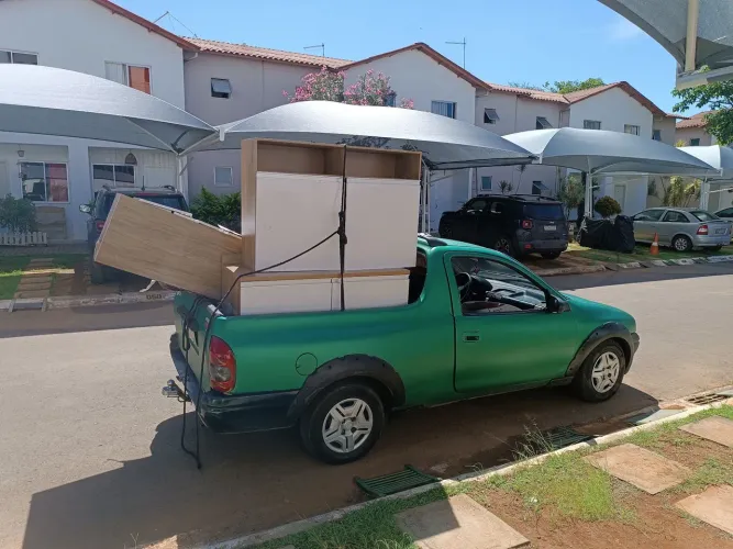 Disponível para pequenos transporte<br>Picape disponível para pequenos transportes e entregas